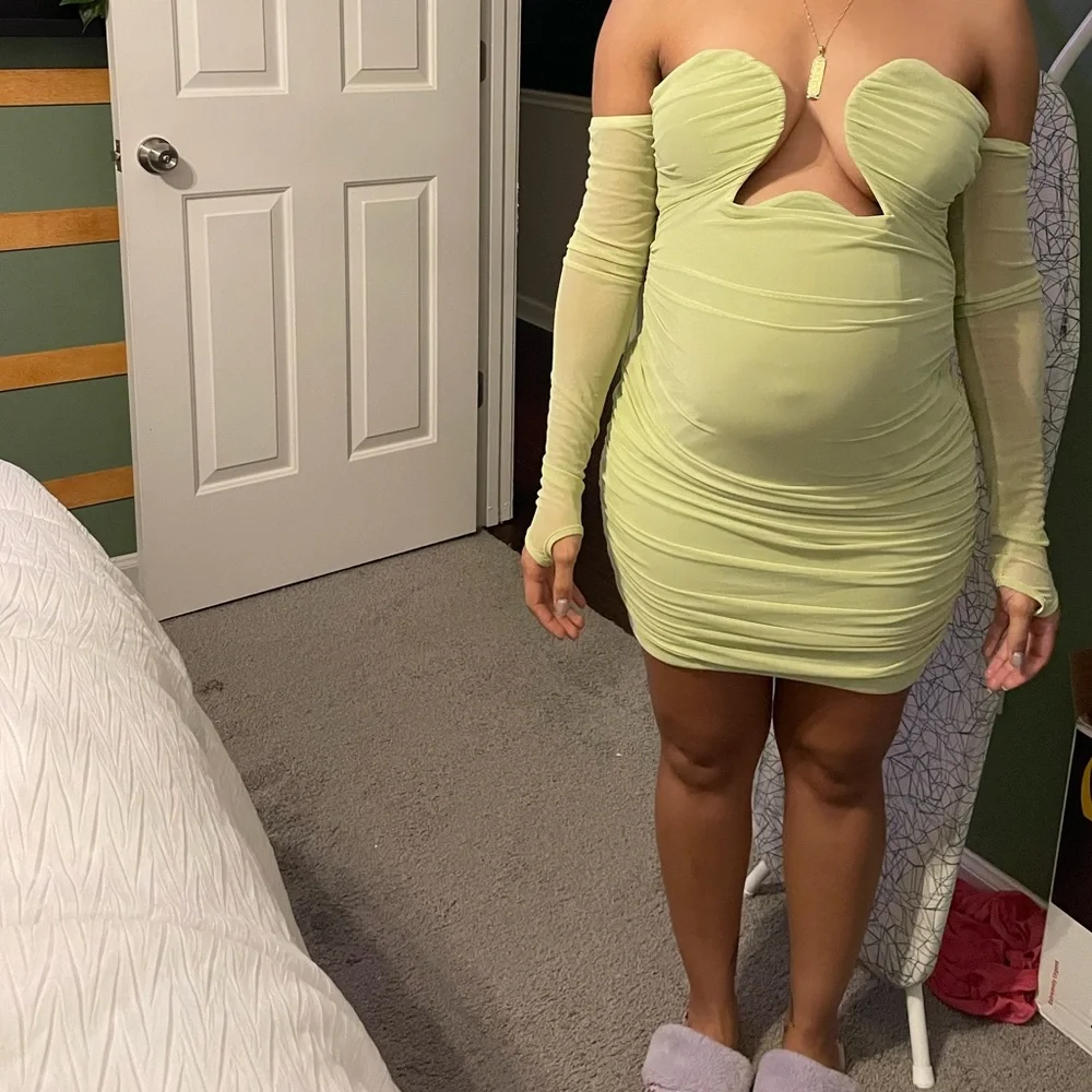 Sexy Maternity green dress. - Picture 2 of 2